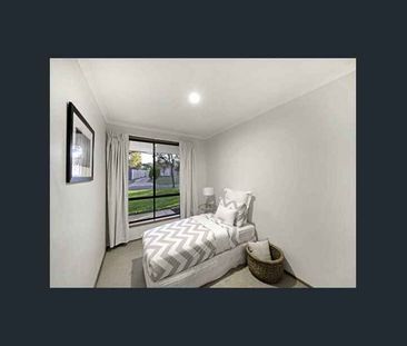 Well maintained three bedroom home in Florey - Photo 6