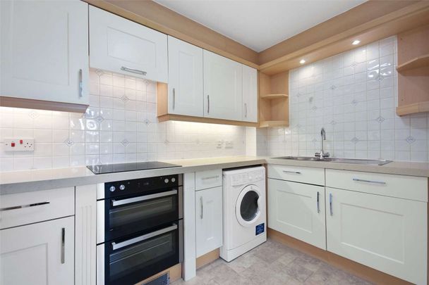 Bright second floor one bedroom apartment in a sought-after development, with parking. Unfurnished and available mid February. - Photo 1