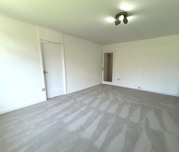 2 Bed Flat, Cotham Road, BS6 - Photo 2