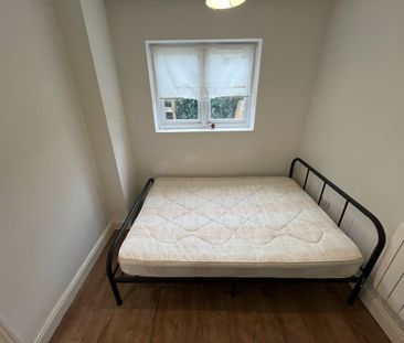 3 Bed Flat, St. Mary Road, E17 - Photo 4