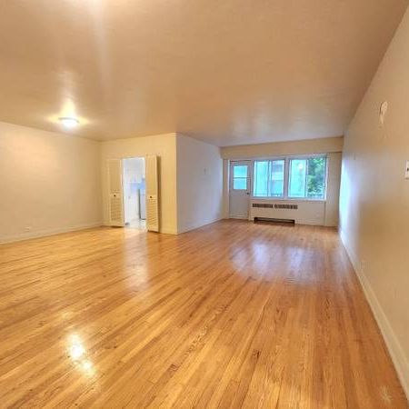 ** Because You Deserve HUGE 2bed, Concrete Building, CDN, UDM ** - Photo 1