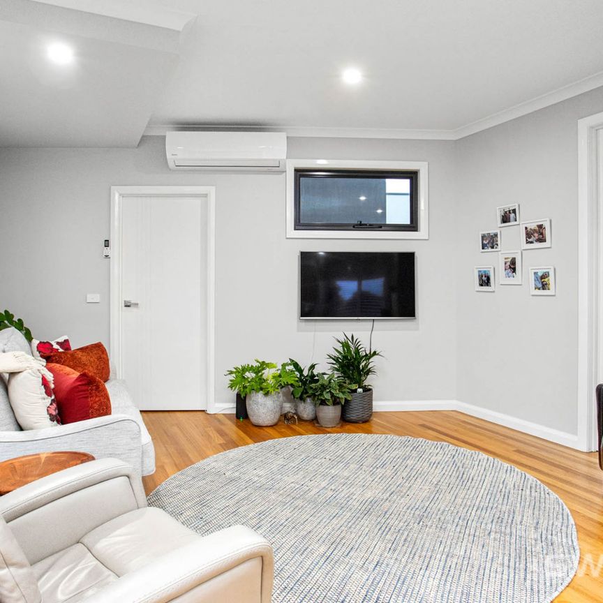 Elegant contemporary living in Altona Bay! - Photo 1