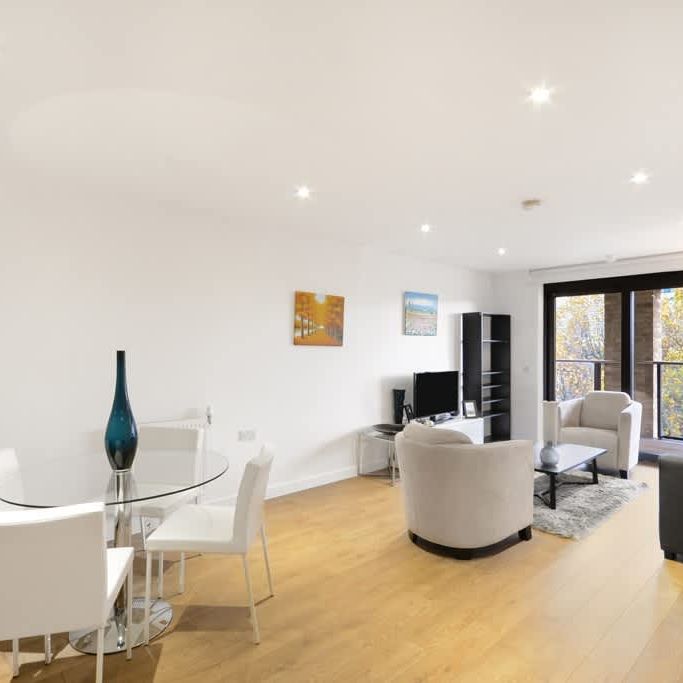 Casson Apartments, Upper North Street E14 - Photo 1