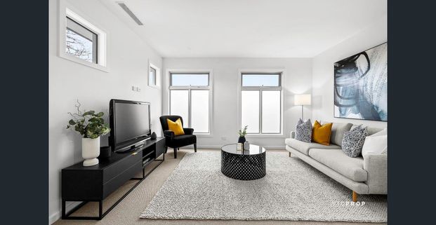 Luxury Family Living in Prime Bulleen Location - Photo 1