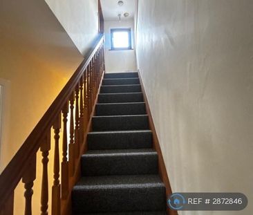 4 bedroom semi-detached house to rent - Photo 6