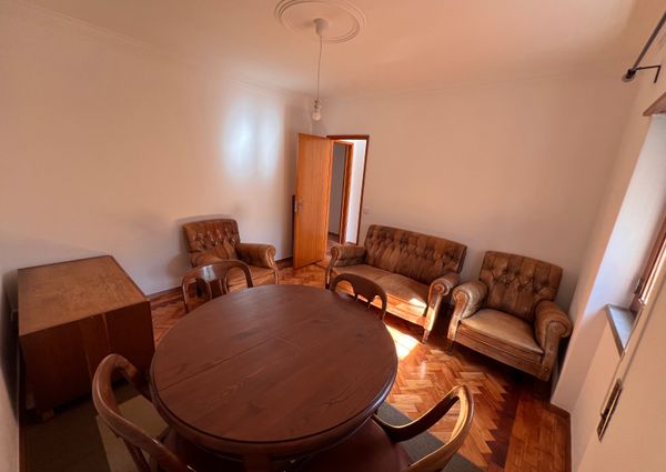 Moradia T2 com Quintal em São Domingos de Rana