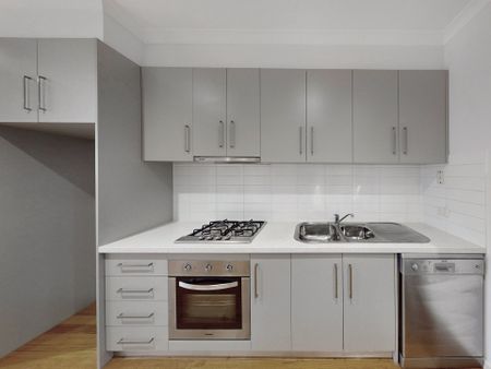 Convenience and Ease in Pascoe Vale! - Photo 2