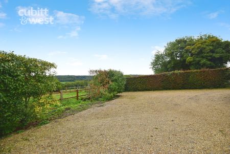4 bedroom semi-detached house to rent - Photo 5