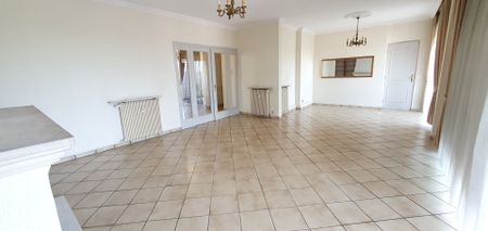 Location Appartement 3 pièces 109m² - Photo 2