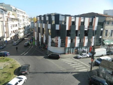 Apartament lux, zona Piata Victoriei, 4 camere , 2 bai, centrala termica terasa - Photo 3