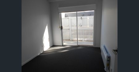 Lovely two bedroom Townhouse. - Photo 3