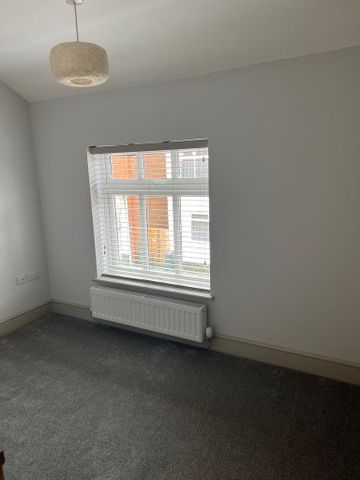 2 bedroom end of terrace house to rent - Photo 3