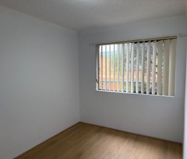 Spacious & Modern 2-Bedroom Apartment - Prime Corrimal Location - Photo 1