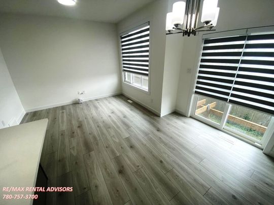 BRAND NEW 3 BED, 2.5 BATH, 2 STOREY TOWNHOUSE W/A DOUBLE ATTACHED GARAGE IN THE COMMUNITY OF THE ORCHARDS OF ELLERSLIE - Photo 1