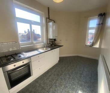 3 bedroom flat to rent - Photo 4