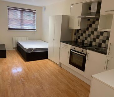 Studio to rent - Photo 2
