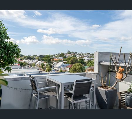 1/331 Gregory Terrace, Spring Hill, Qld 4000 - Photo 2