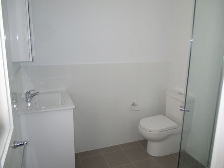 Three Bedroom Townhouse In Convenient Location - Photo 3