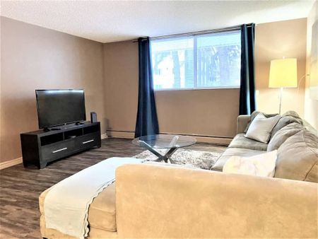 Edmonton Furnished Condo Rental in Downtown - Affordable Suite in Desirable Glenora - Photo 2