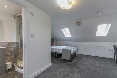 1 bedroom in a house share to rent - Photo 2