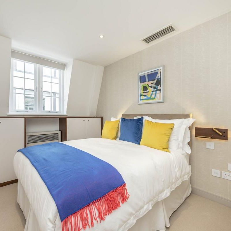 2 bedroom flat in Mayfair - Photo 1