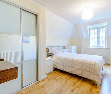 An immaculately presented, modern apartment in close to proximity t... - Photo 5