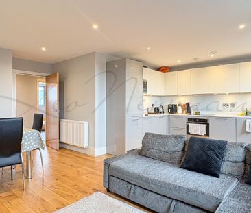 Eastcote Avenue, London, UB6 - Photo 2