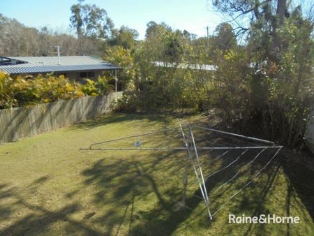 6 Selwyn Street, North Booval, QLD 4304 - Photo 4