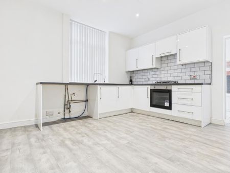 3 bedroom semi-detached house to rent - Photo 2