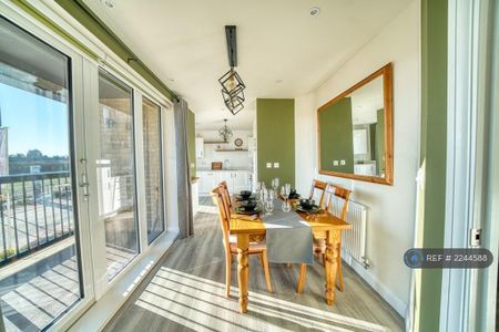 2 bedroom flat to rent - Photo 5