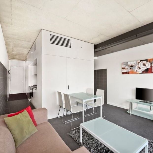 Fully furnished in great location - Photo 1