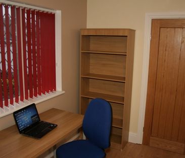 Room in a Shared House, The Headlands, CV5 - Photo 1