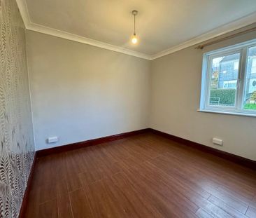 3 bedroom end of terrace house to rent - Photo 2