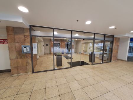 Single Bedroom to rent in Shared Apartment - Photo 3