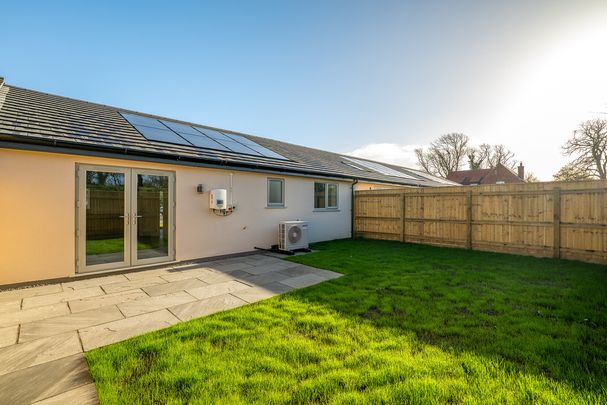 2 bedroom Mid Terraced Bungalow to let - Photo 1