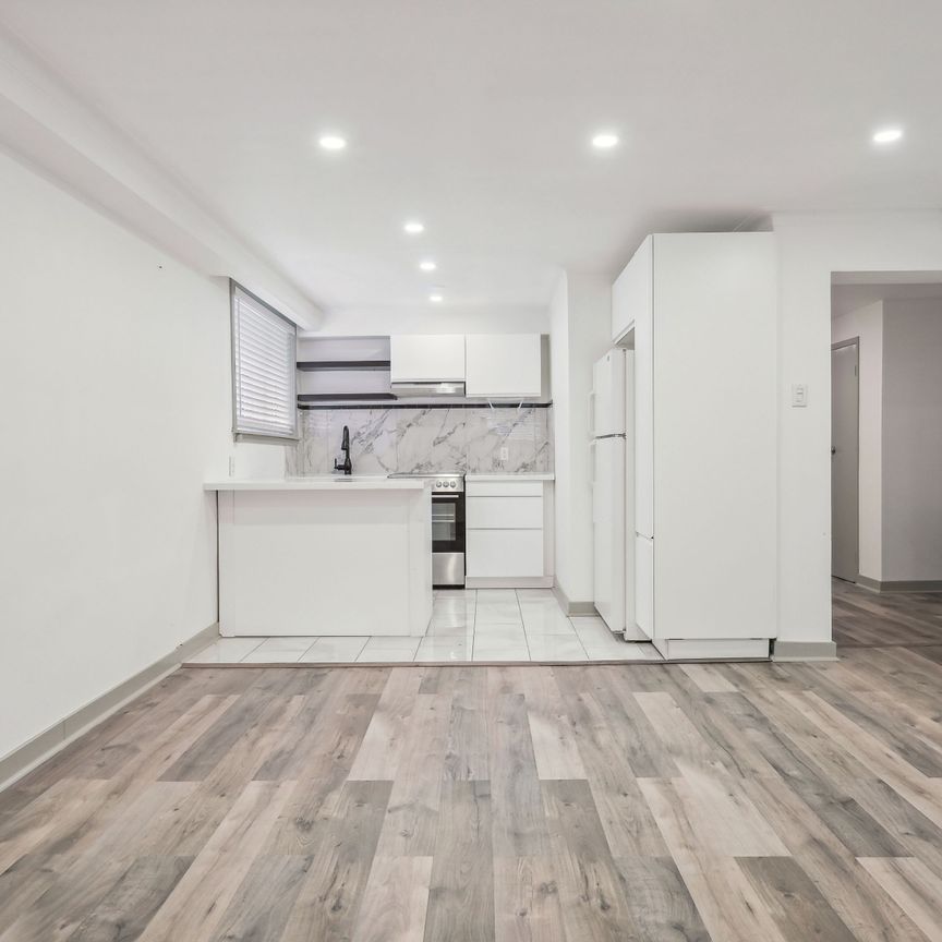 For Lease - 18 Thirty Third Street Unit# 6, Toronto, Ontario - Photo 1