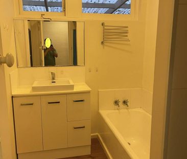 Spacious Home in the heart of Moorabbin - Photo 5