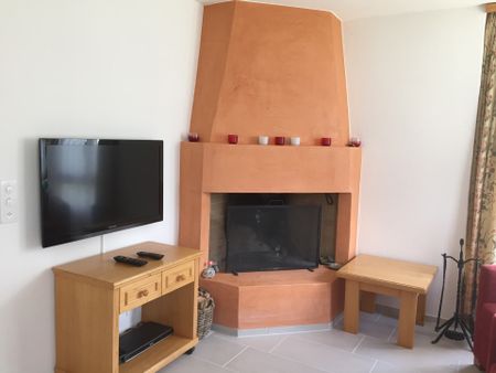 Laax Dorf – Möblierte 2.5-Zimmer-Wohnung mit Cheminée zu vermieten - Foto 3