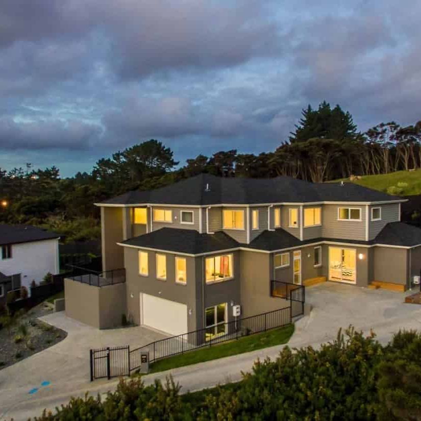 Spacious Luxury Family Living in a Prime Location - Photo 1