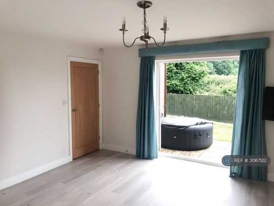 4 bedroom detached house to rent - Photo 1
