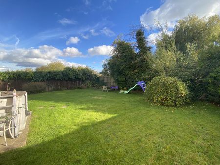 3 bedroom semi-detached house to rent - Photo 5