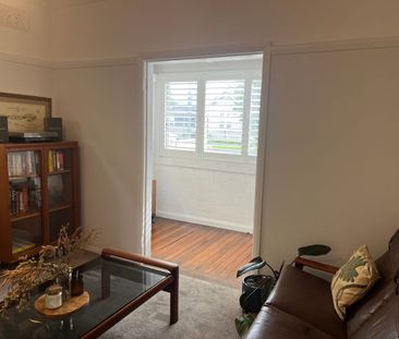 Gorgeous, partially furnished home in Hamilton North - Photo 6