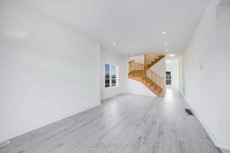 Townhouse For Lease | S8127550 - Photo 2