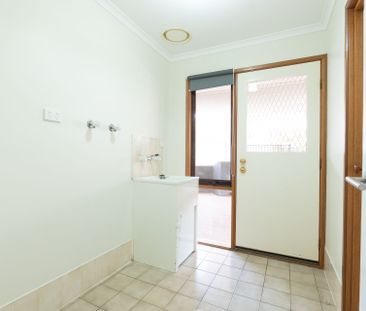 Beautifully Presented Family Home in a Quiet Court - Photo 6