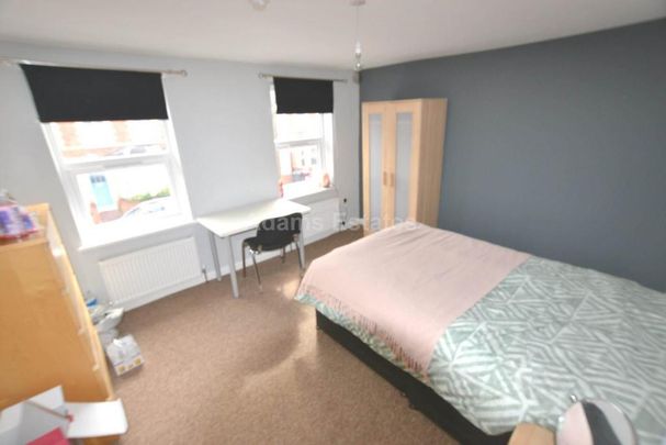 1 bedroom in a house share to rent - Photo 1