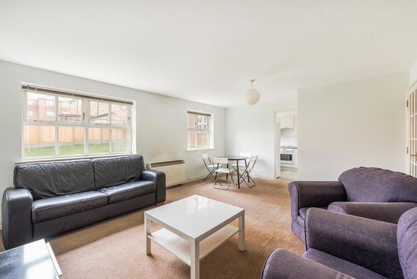2 bedroom flat to rent - Photo 1