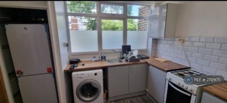 1 bedroom in a flat share to rent - Photo 4