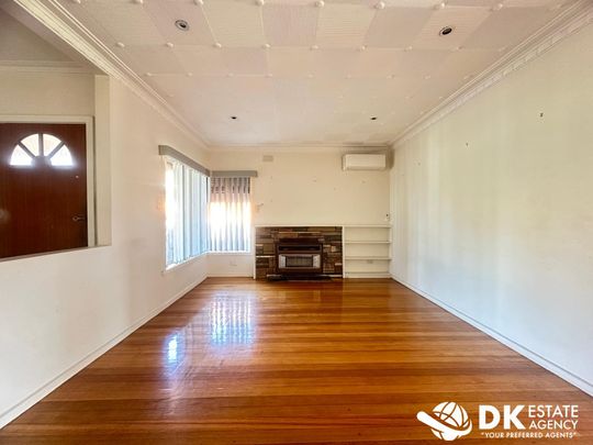 Conveniently Located in St Albans - Photo 1