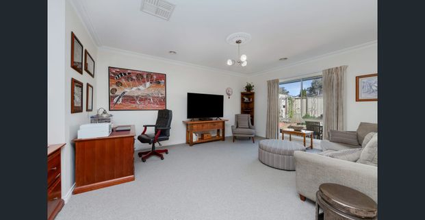 Flawless Townhouse in Prime Location - Photo 1