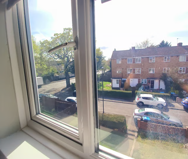 1 bedroom in a flat share to rent - Photo 3